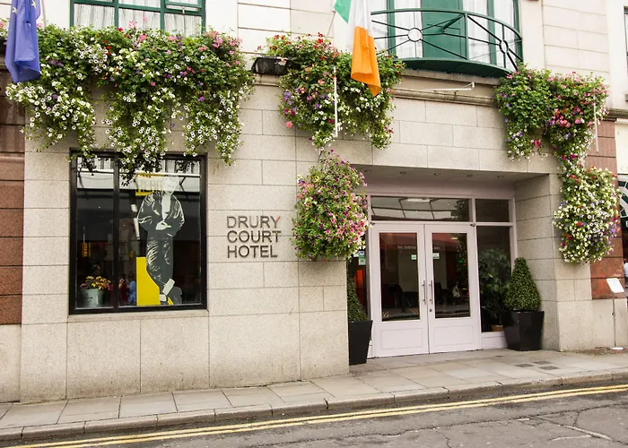 Cheap hotel: Drury Court Hotel