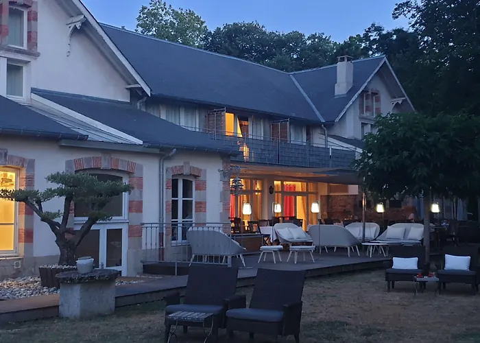 Le Pavillon Du Château