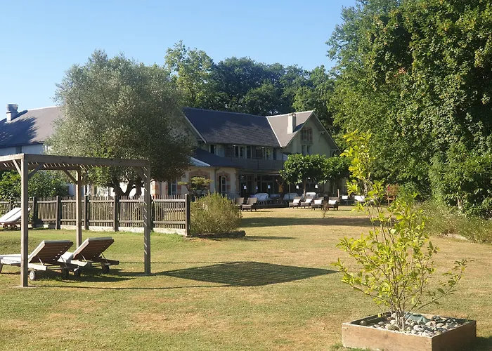 Le Pavillon Du Château