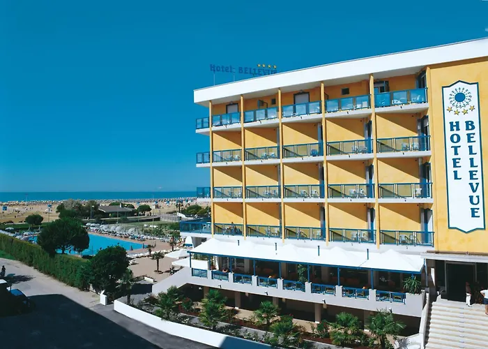 Hotel with pool: Hotel Bellevue