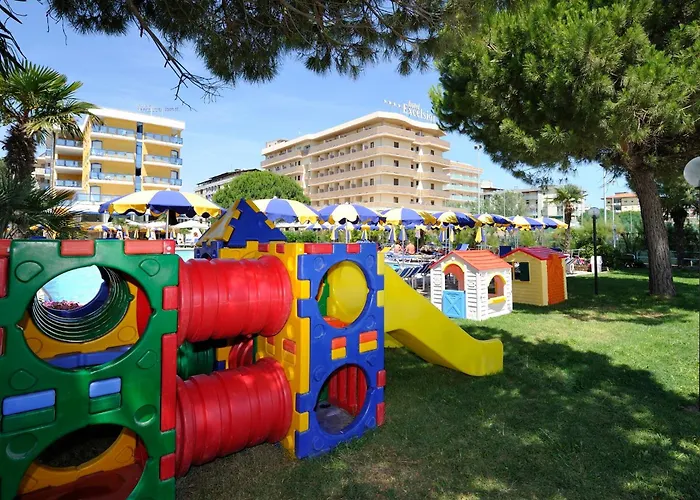 Hotel with pool: Hotel Bellevue