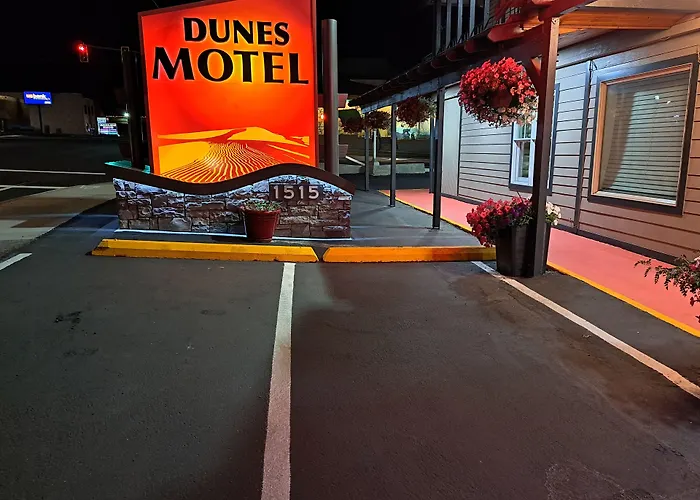 Motel: Dunes Motel - Bend