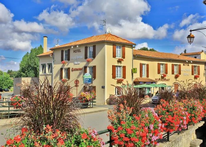 Logis Le Cheval Blanc et Le Clovis
