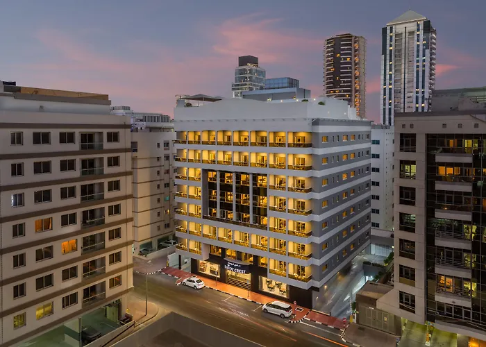 Hotels With Four Stars Savoy Crest Apartments