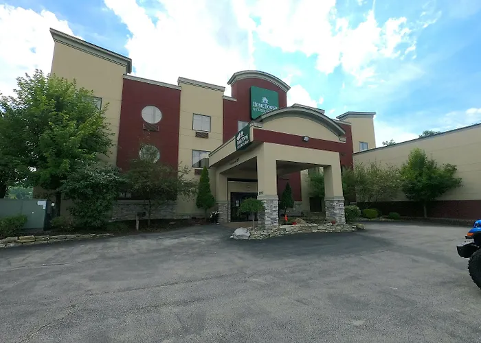 Jacuzzi hotel: Hometowne Studios & Suites By Red Roof Washington