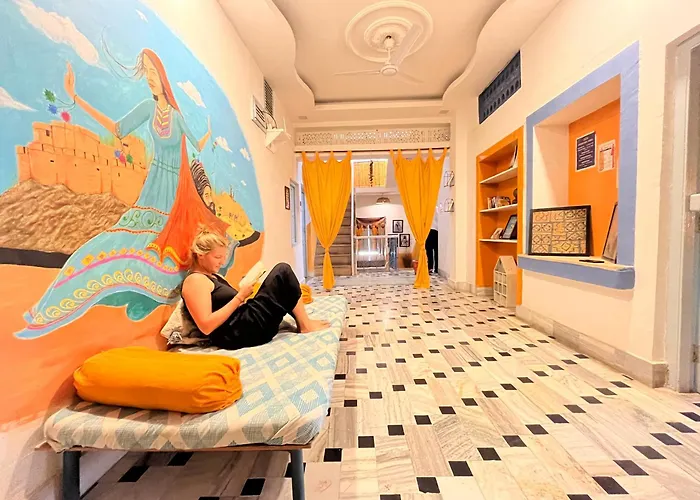 Hostel: Jaisalmer Hostel Crowd