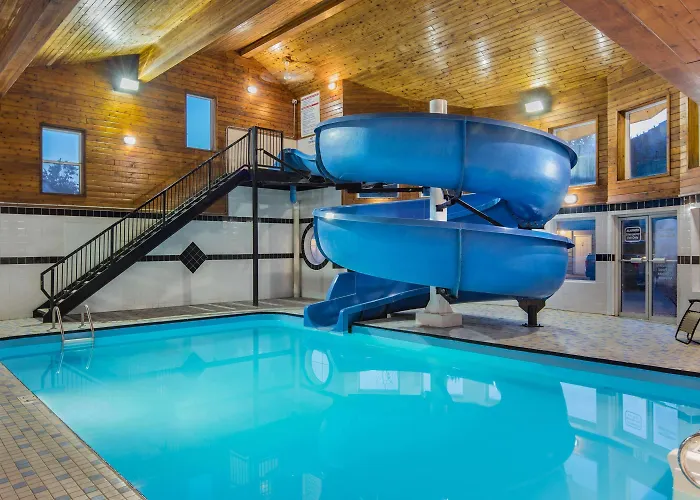 Travelodge By Wyndham Golden Sportsman Lodge