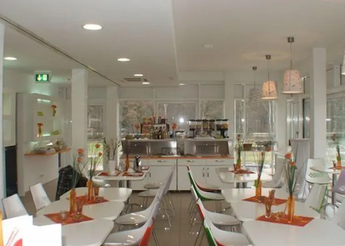 3-Sterne-Hotel: Hotel Aviva By Apolonia