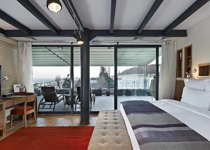  Tomtom Suites