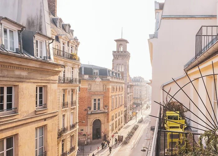  Le Petit Paris