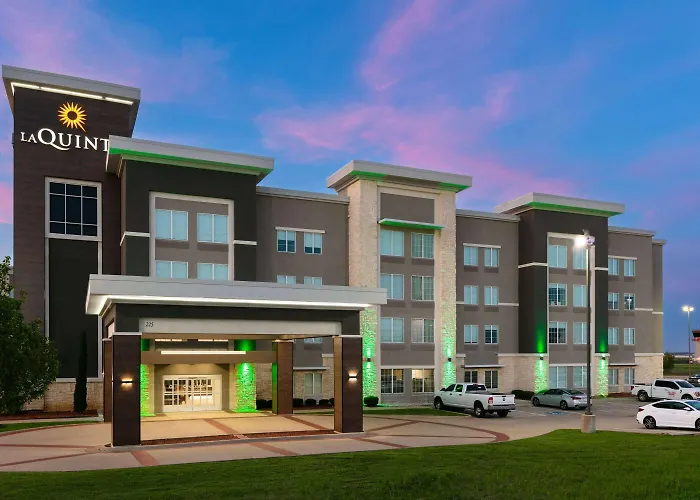 3 star hotel: La Quinta Inn & Suites By Wyndham Ft Worth-Burleson