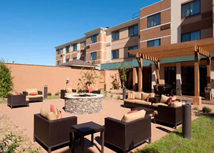 Courtyard By Marriott Alexandria