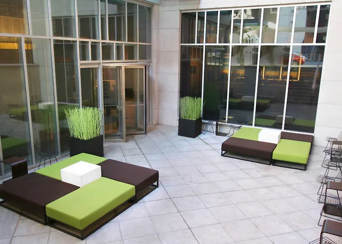 Hotels Close to Airport Aloft Harlem
