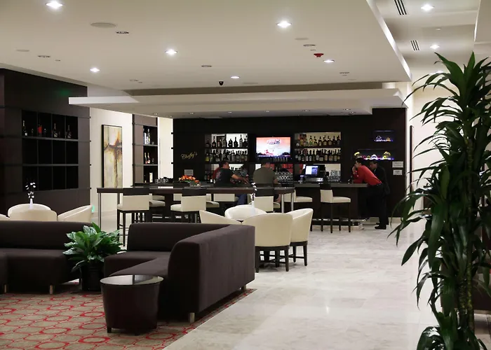 Casino hotel: Embassy Suites Ontario - Airport