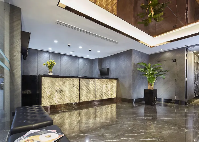 Hotel with view: Hotel 81 Orchid