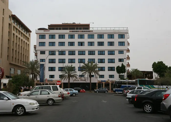 Cheap hotel: Mina Hotel