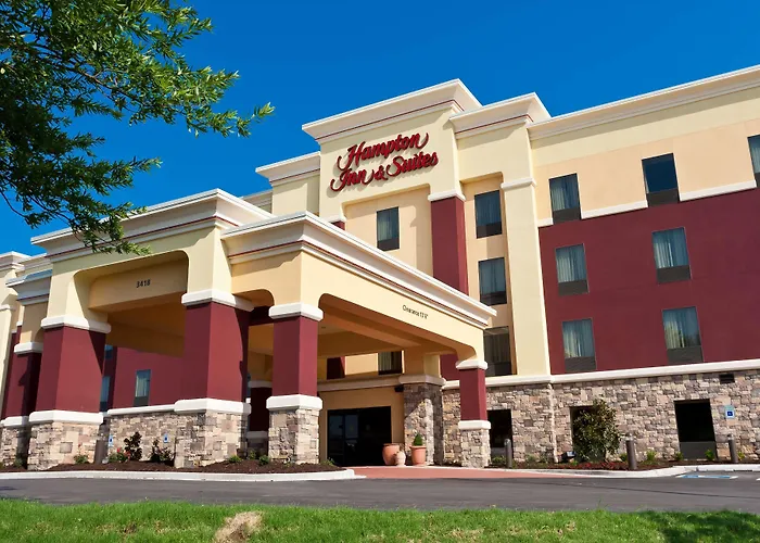 Central hotel: Hampton Inn And Suites Tulsa Central