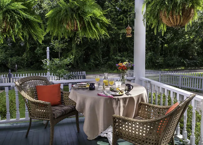 White Oak Manor Bed And Breakfast (Adults Only)