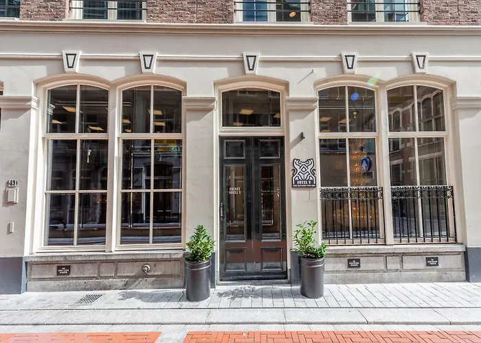 Resort: Hotel V Nesplein