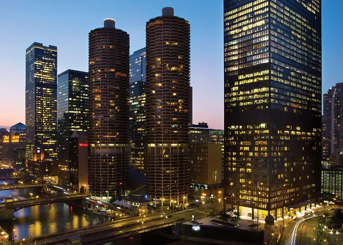 Hotel with pool: The Langham Chicago