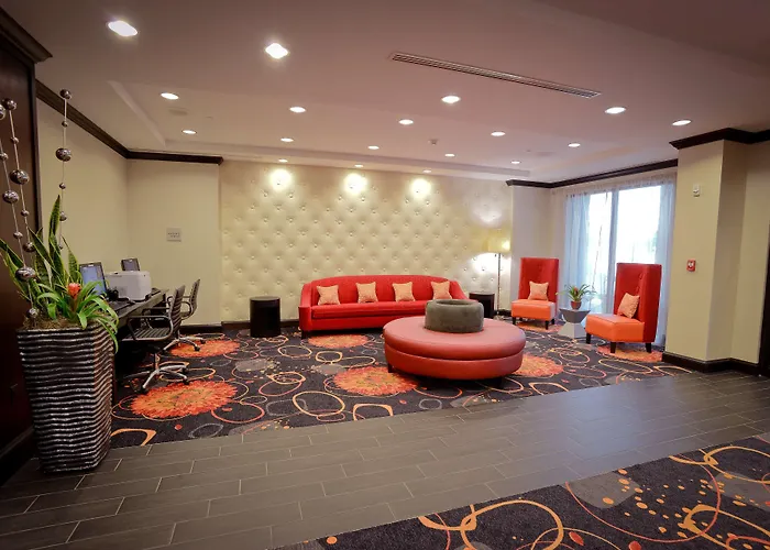 Kid friendly hotel Hampton Inn & Suites Albany At Albany Mall