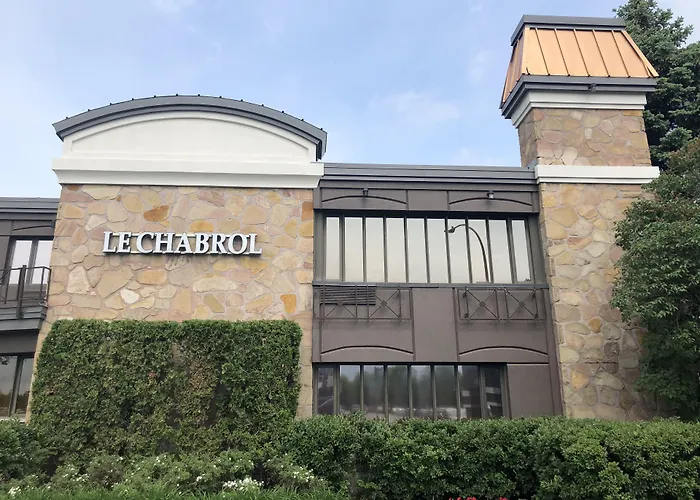 Le Chabrol &Suites