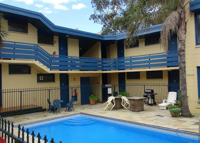 Motel: Pathfinder Motel