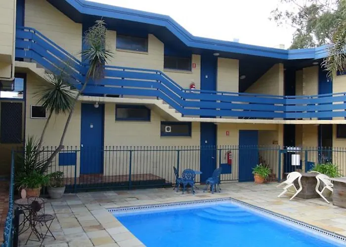 Motel: Pathfinder Motel