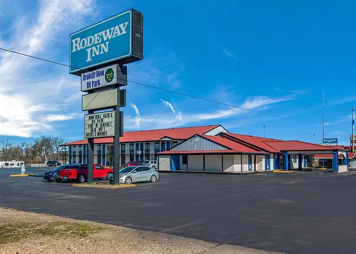 Pet Friendly hotel: Rodeway Inn Broken Bow-Hochatown