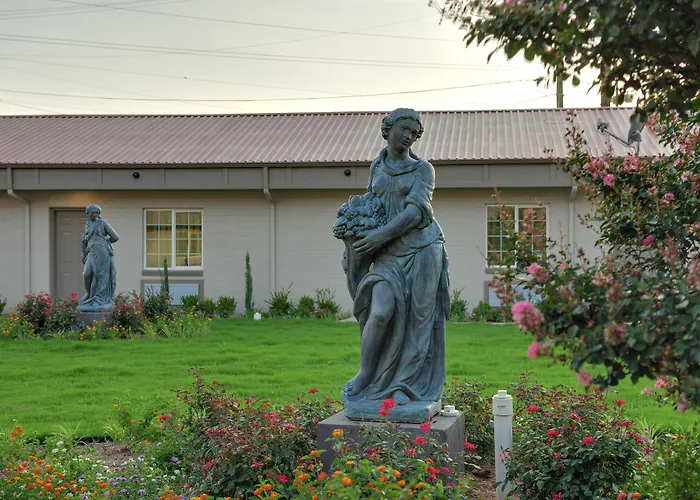 Romantic Inn & Suites