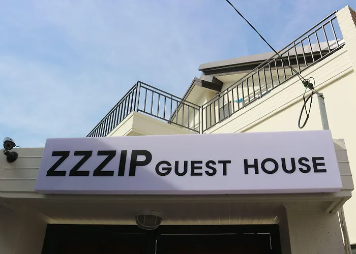 Zzzip Guesthouse In Hongdae
