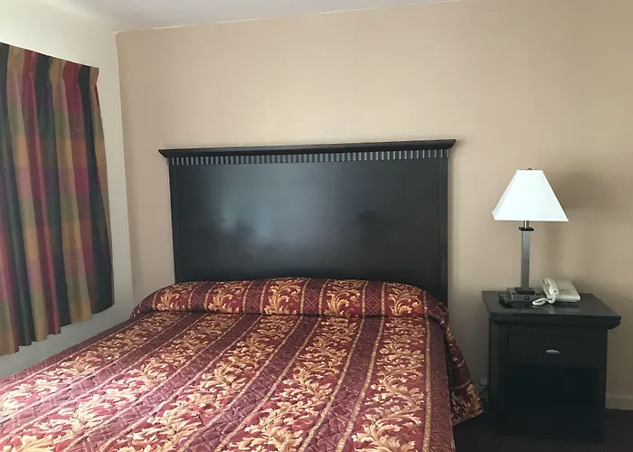 Motel: Townhouse Motel