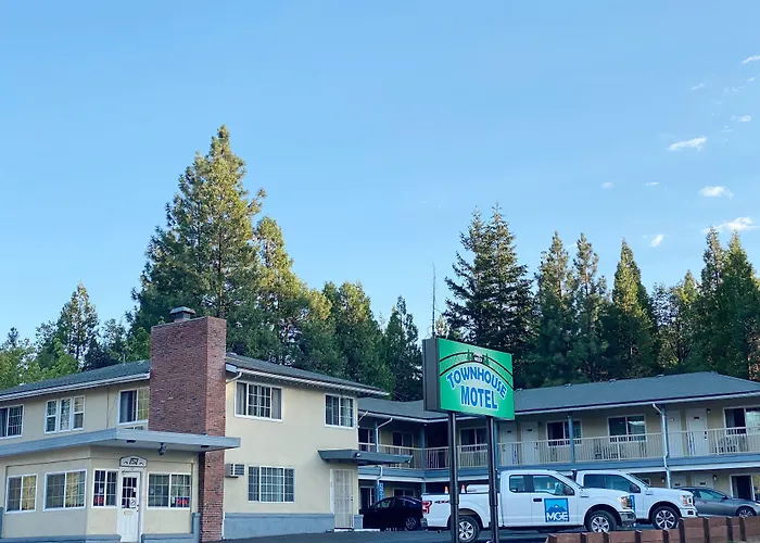 Motel: Townhouse Motel