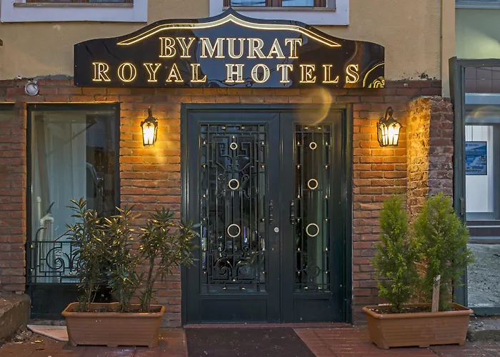 Cheap hotel: By Murat Royal Hotel Galata