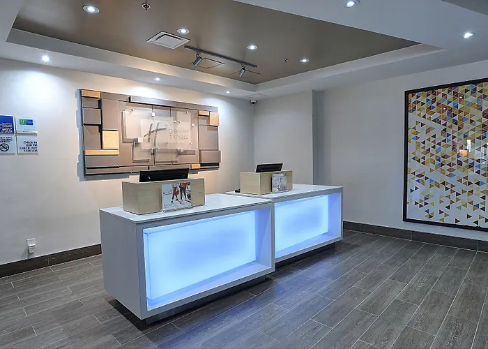 Family resorts Holiday Inn Express & Suites Toronto Airport West By Ihg