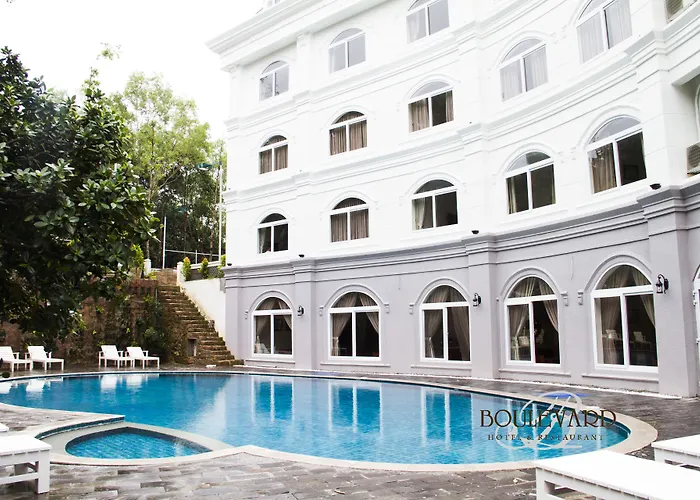 Boulevard Hotel