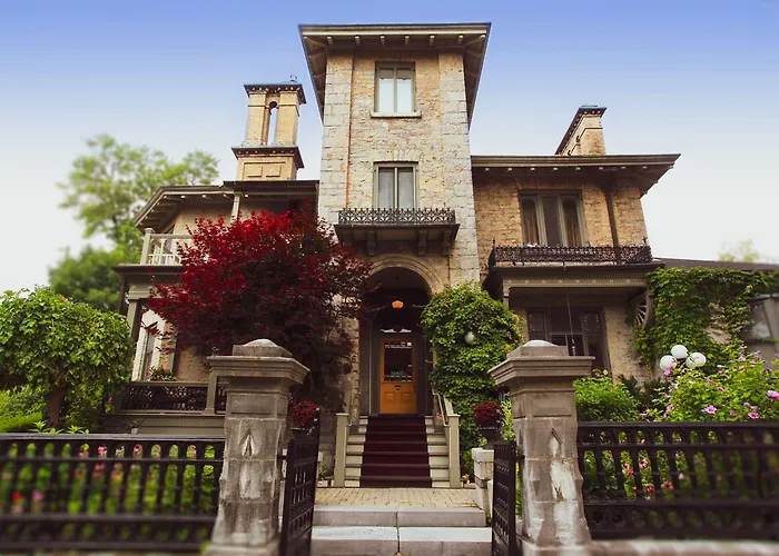 Luxury hotel only: Rosemount Inn