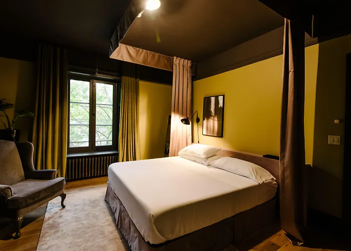 Luxury hotel only: Rosemount Inn