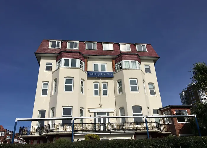 Beach hotel: Hotel Riviera By The Sea