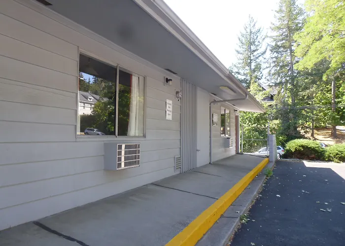 Cougar Land Motel