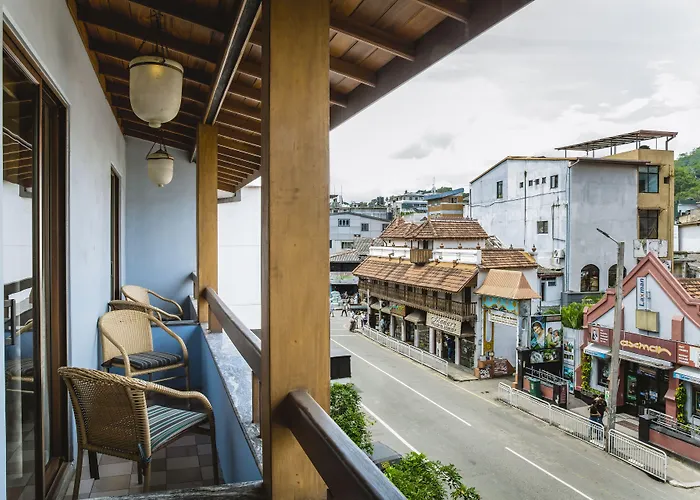 Hotel with view: Kandy City Hotel By Earl'S