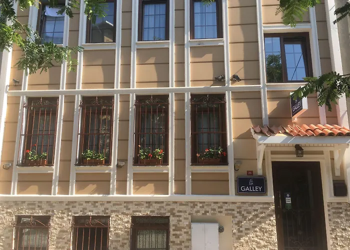 Cheap hotel: Galley Hotel