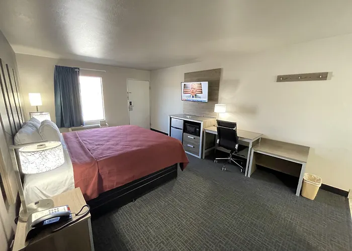 Motel: Excellent Inn & Suites