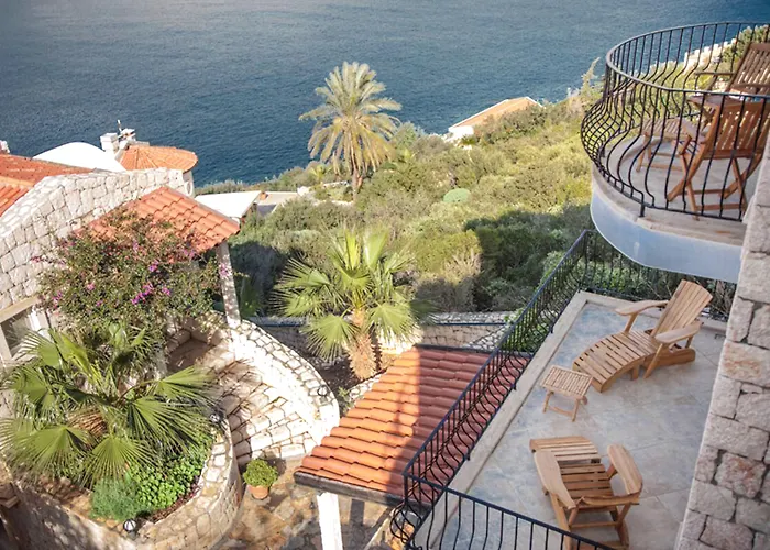 Mekvin s Deniz Feneri Lighthouse
