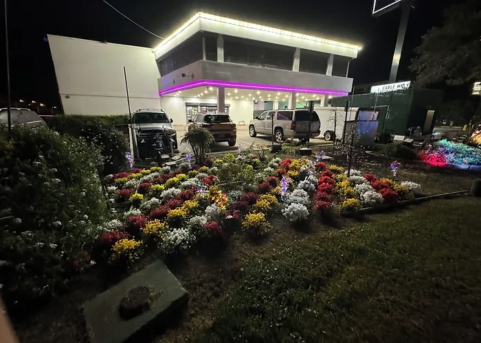 Motel: Contempra Inn