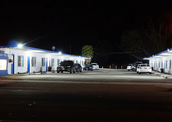 Motels White Caps