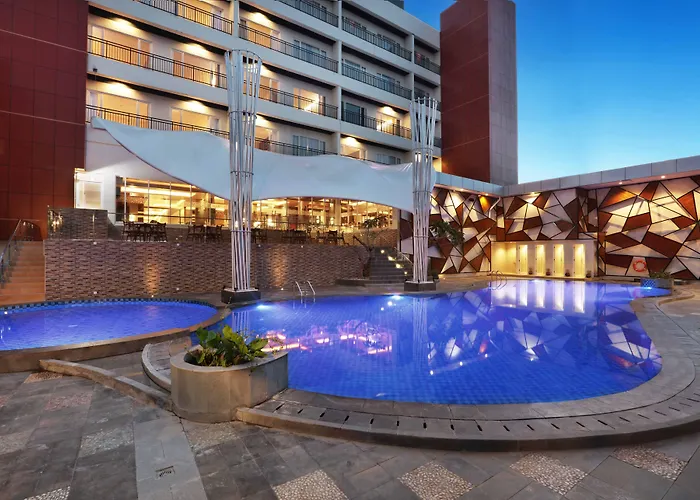 4 star hotel: Harper Perintis By Aston