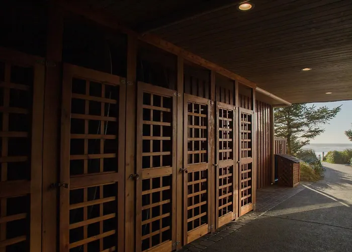 Long Beach Lodge