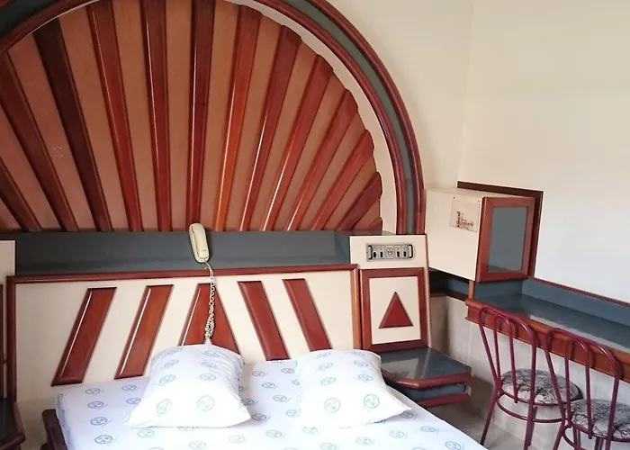 Cheap hotel: North Palace Hotel