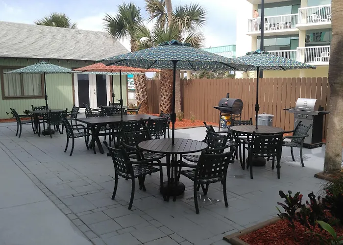 Motel: Organic Beach Retreat